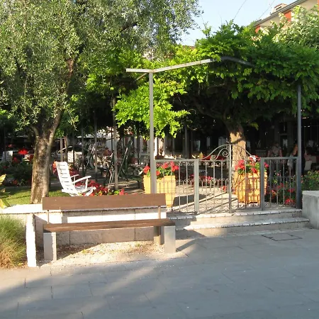Giardino 3* سيرمِيوني