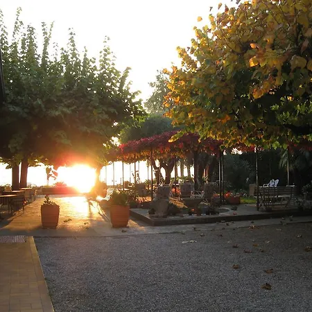 Giardino فندق سيرمِيوني